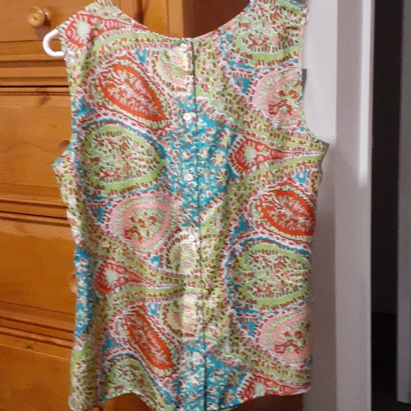 Adorable Top! - Picture 3 of 4